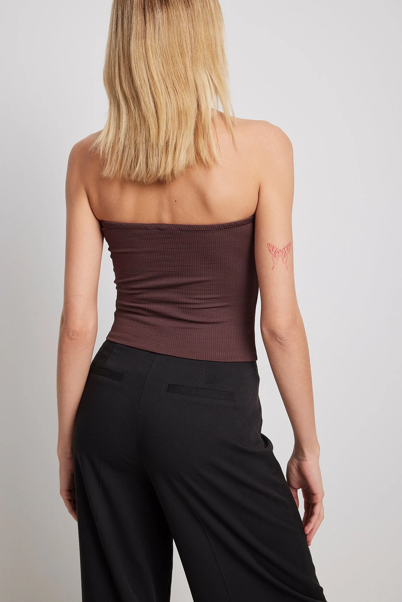 Geripptes Bandeau-Top mit Cut-Out