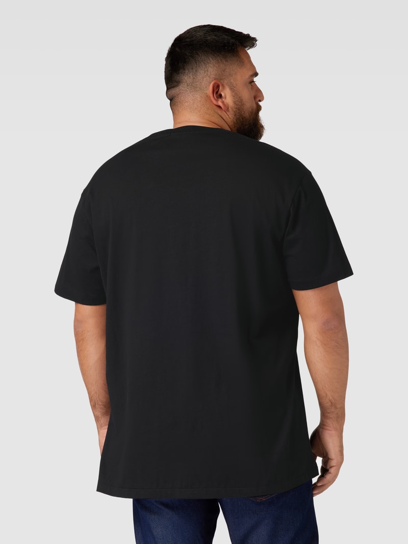 PLUS SIZE T-Shirt mit Label-Stitching in schwarz