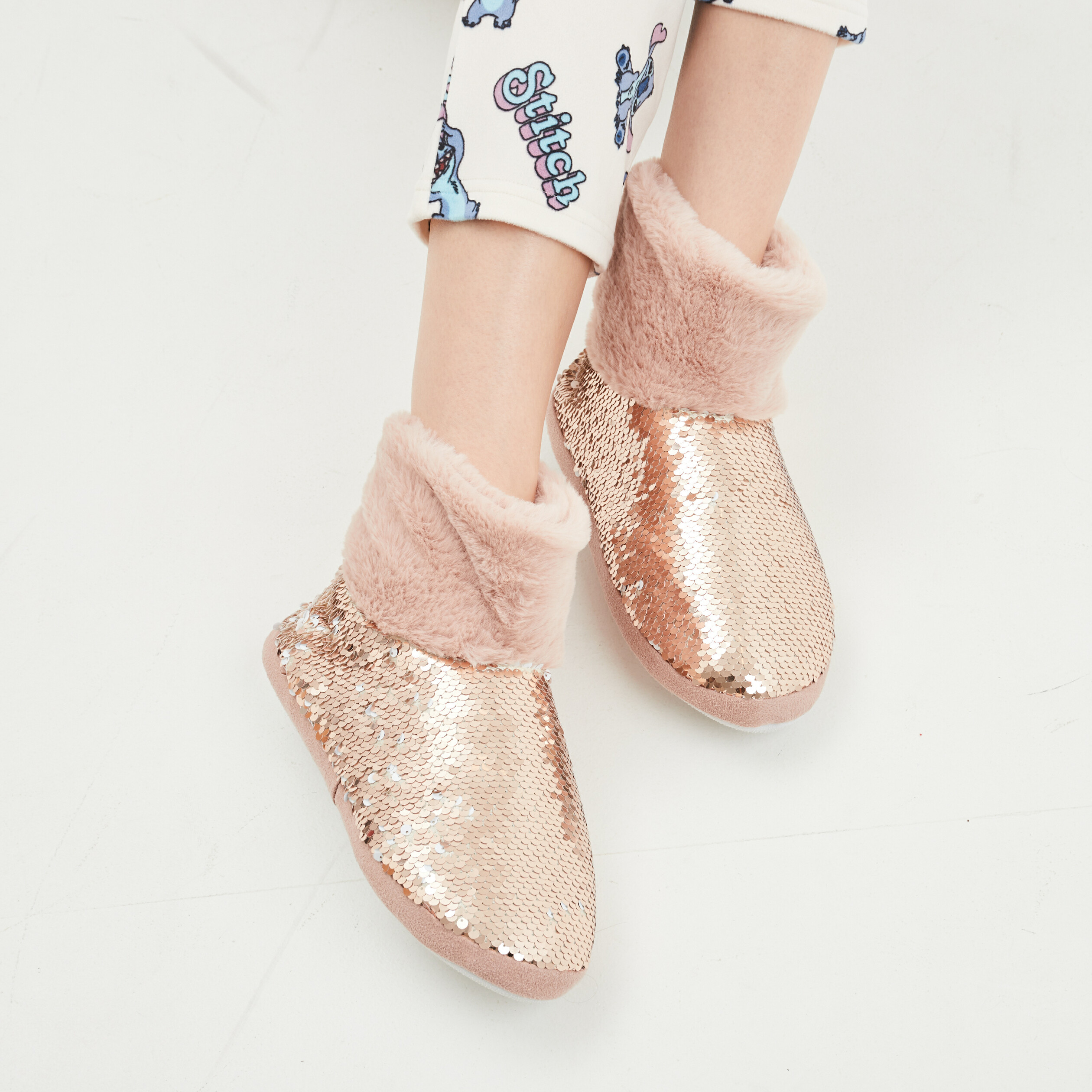 Chaussons bottines sequins et fourrure jaune or femme | La Halle