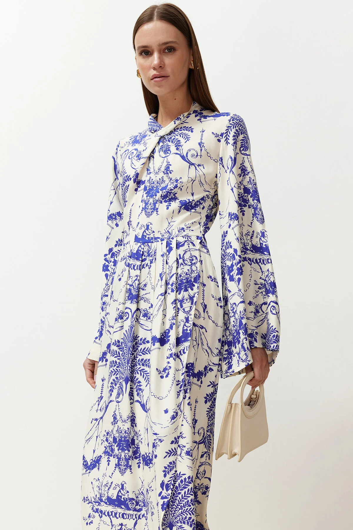 Trendyol Modest  Marineblaues Kleid aus Viskosegewebe mit weiten Ärmeln und gemustertem Kragen TCTSS23EB00234