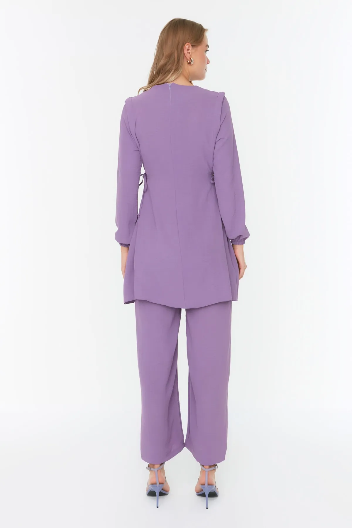Trendyol Modest  Lilafarbenes, detailliertes Aerobin-Tunika-Hosen-Set mit Ösenbindung TCTAW22US0092
