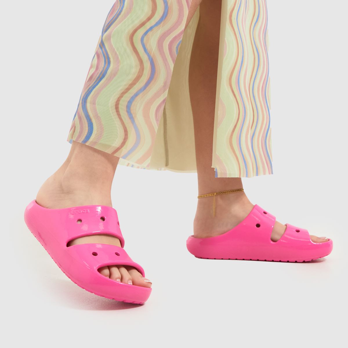 Crocs klasszikus neon szandál rózsaszínben