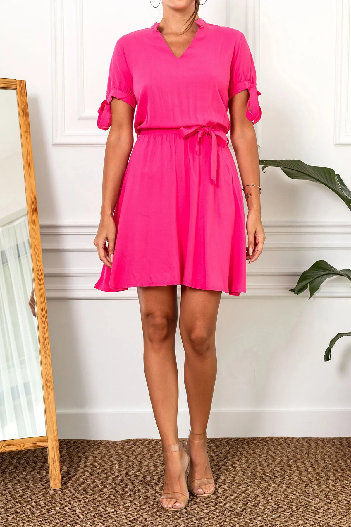 armonika  Damen-Kurzkleid in Fuchsia mit Kragen und Ärmeln, gebundener Taille und elastischem Gürtel ARM-23Y001088