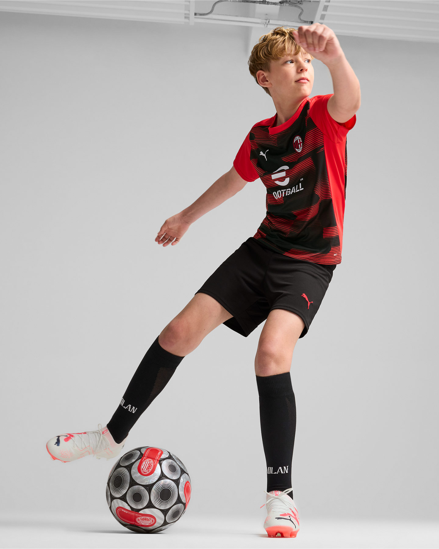 Oficiálny futbalový dres Puma AC Miláno Home Prematch 24-25 Jr 777718-01