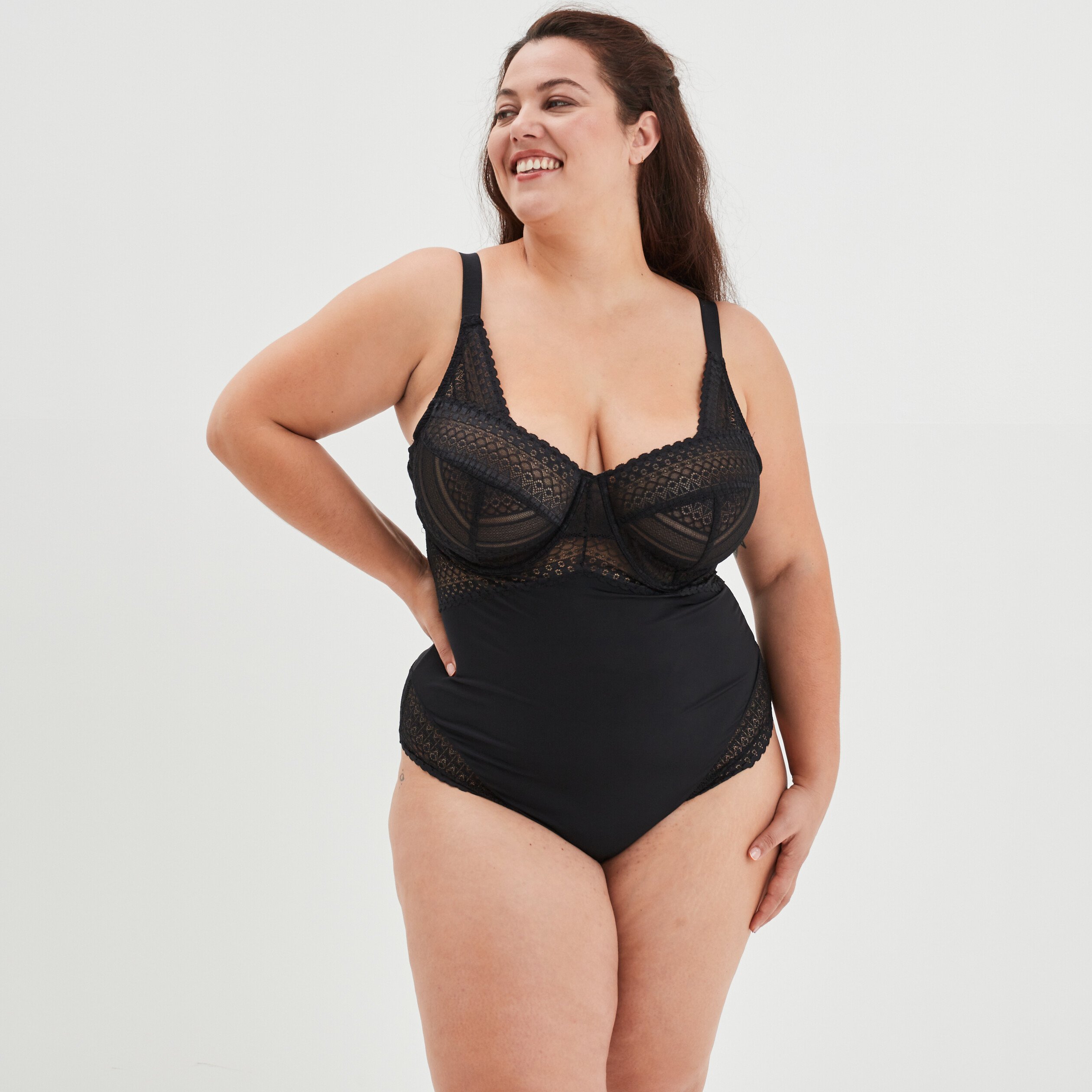 Body emboîtant à dentelle Irma noir femme grande taille | La Halle