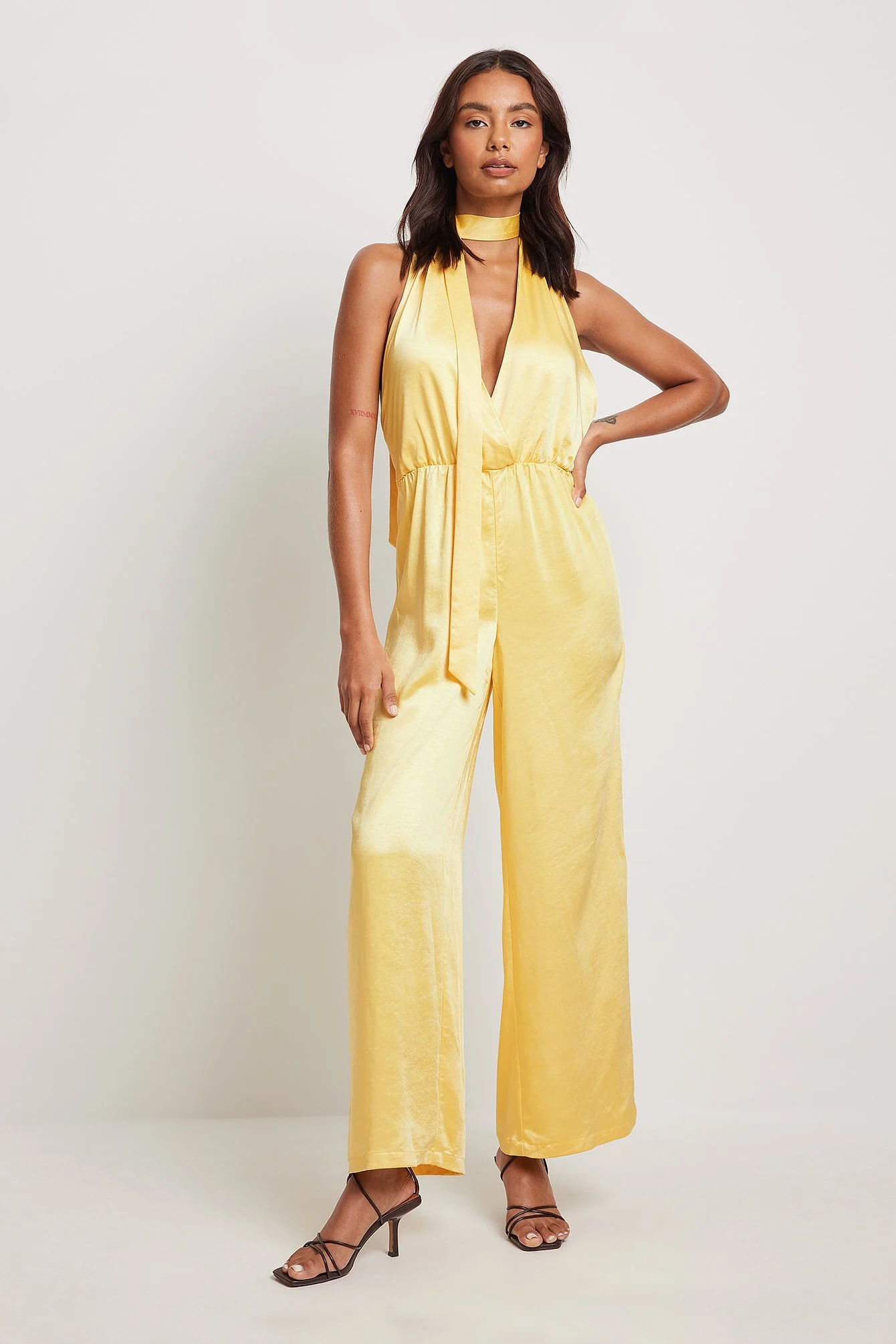 Jumpsuit mit offenem Rücken