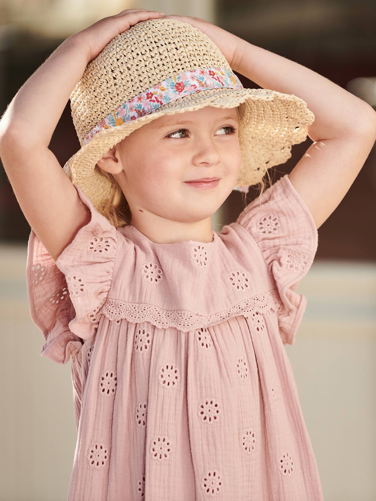 Robe en gaze de coton brodée fleurs fille rose poudré