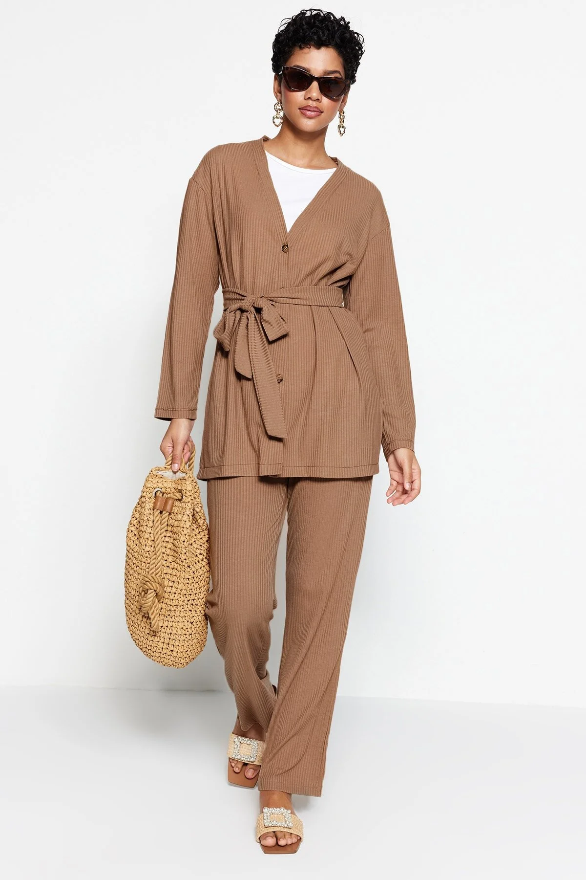 Trendyol Modest  Beiges Strick-Tunika-Hosen-Set mit Bindedetail vorne TCTSS23US00003