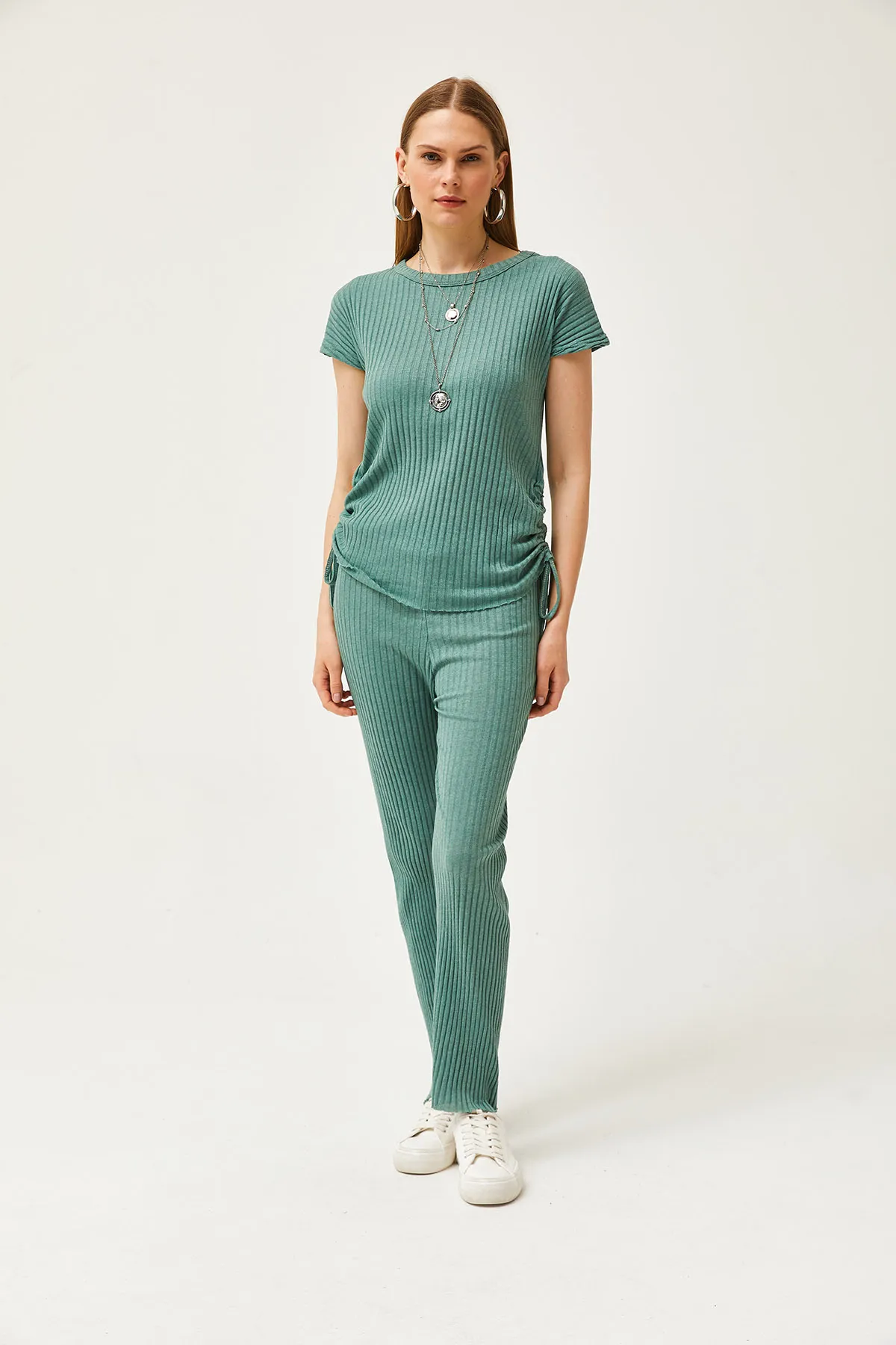 Olalook  Grünes Damen-Set mit geraffter Seite, Bluse und Palazzo-Hose, TKM-19000196