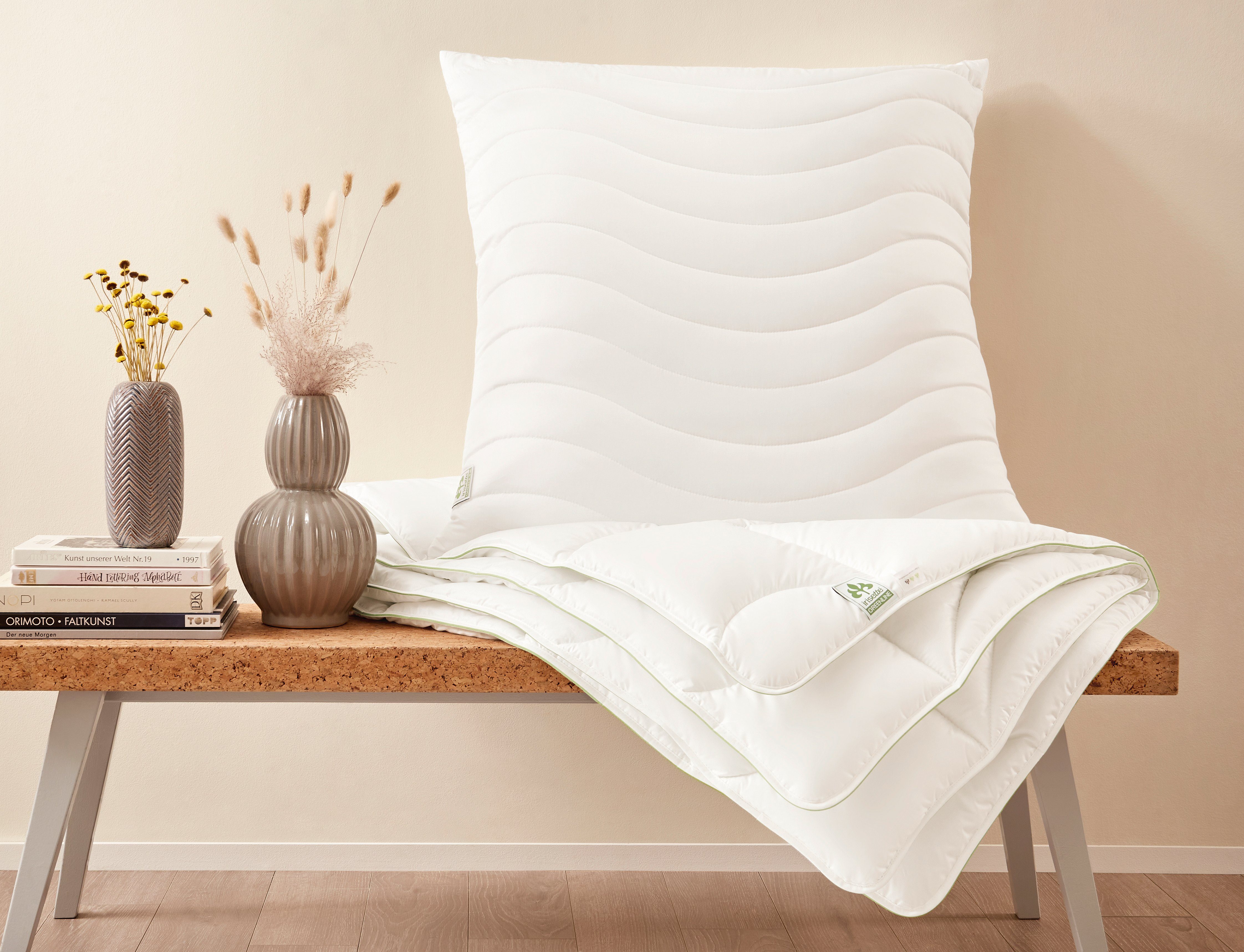 Baumwollbettdecke, Steppbett Irisette Greenline Megafil® Bio, irisette GREENLINE, Füllung: 100 % Polyester – Megafil® Bio-Faser / recycelt / biologisch abbaubare Fasern*, Bezug: haut­sym­pa­thisch, waschbar bis 60°C, allergikergeeignet, umweltbewusst