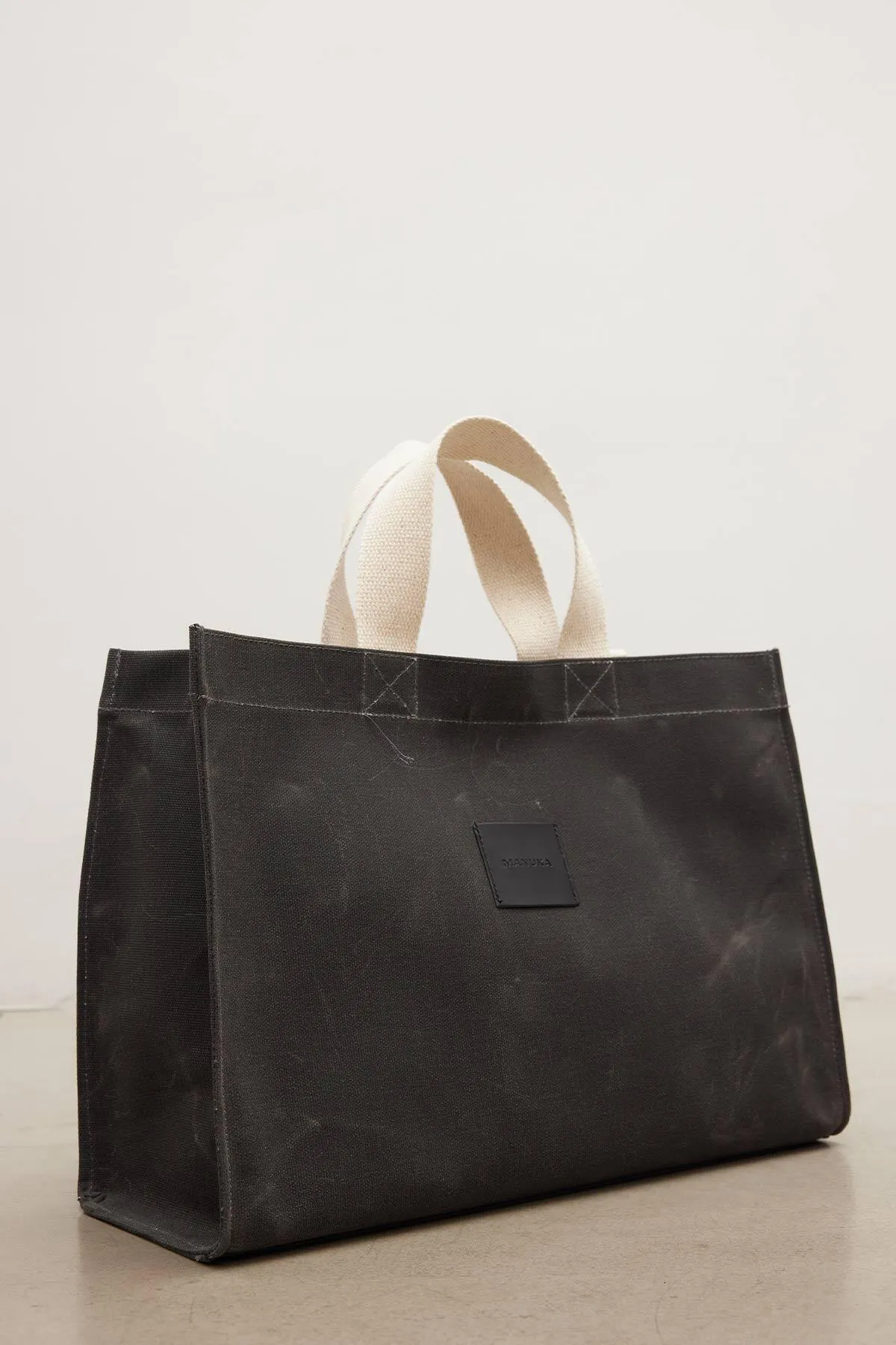 Manuka  Große Canvas-Tasche mit Wascheffekt in Schwarz
