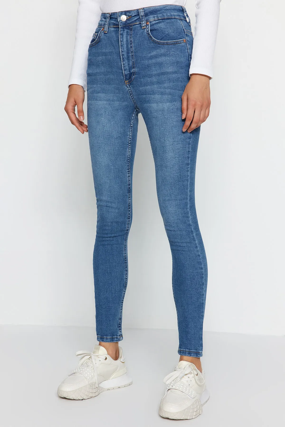 Trendyol Collection  Blaue Skinny Jeans mit hoher Taille TWOAW24JE00081