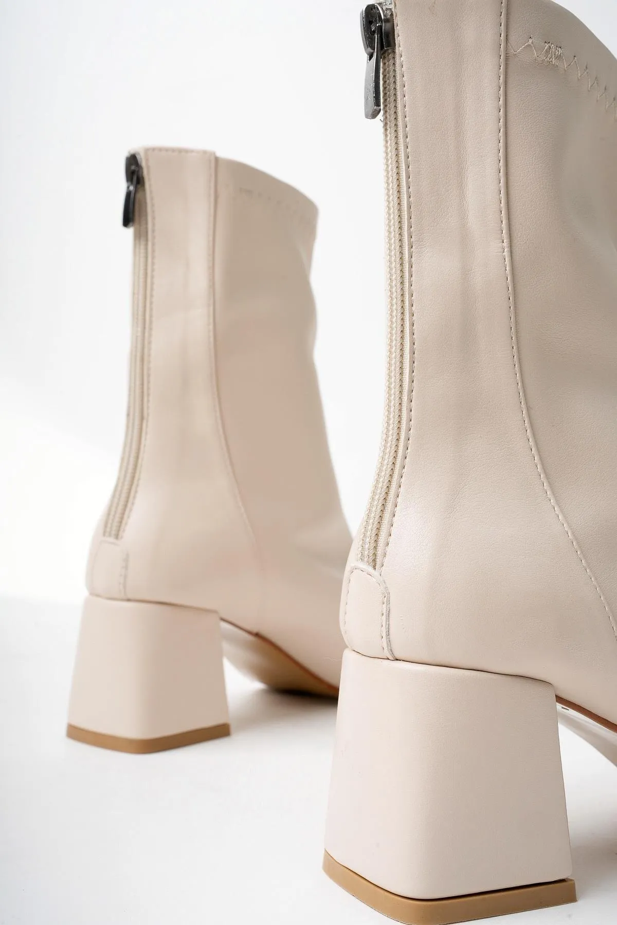 MUGGO  Sasha Guaranteed Blunt Toe Back Zipper Damen-Stiefel mit Absatz