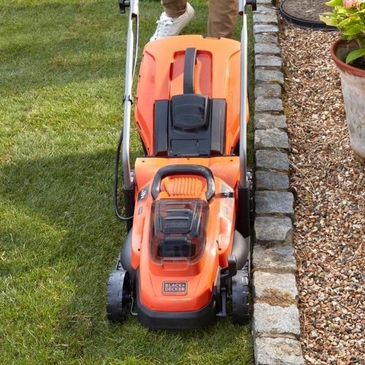 Black & Decker BCMW33185L2-QW Μπαταρία Grasmaaier 2 x 18 Volt 5.0 AH Li-ion 33 cm
