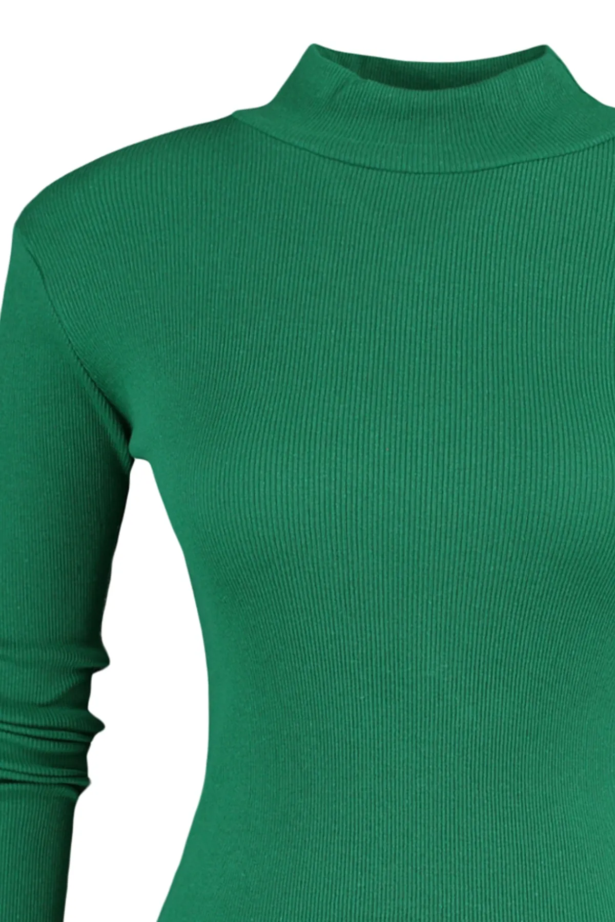 Trendyol Collection  Smaragdgrüne, eng anliegende, langärmelige, gerippte, dehnbare Strickbluse mit hohem Kragen TWOAW21BZ0423