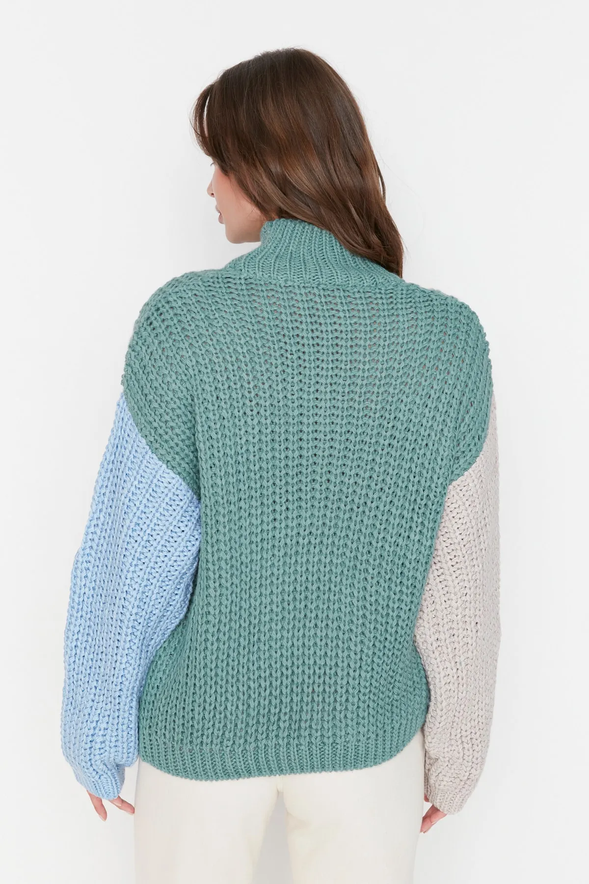 Trendyol Collection  Mintfarbener, weich strukturierter Strickpullover mit Farbblockdesign und weiter Passform TWOAW21KZ0271