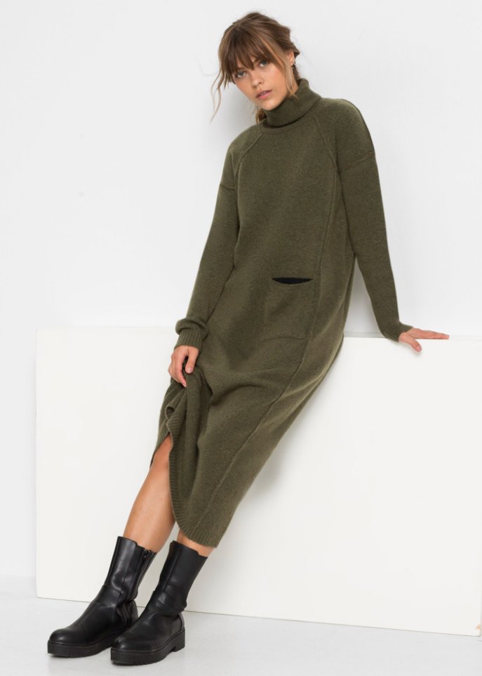 Strickkleid mit Tasche und recyceltem Polyester