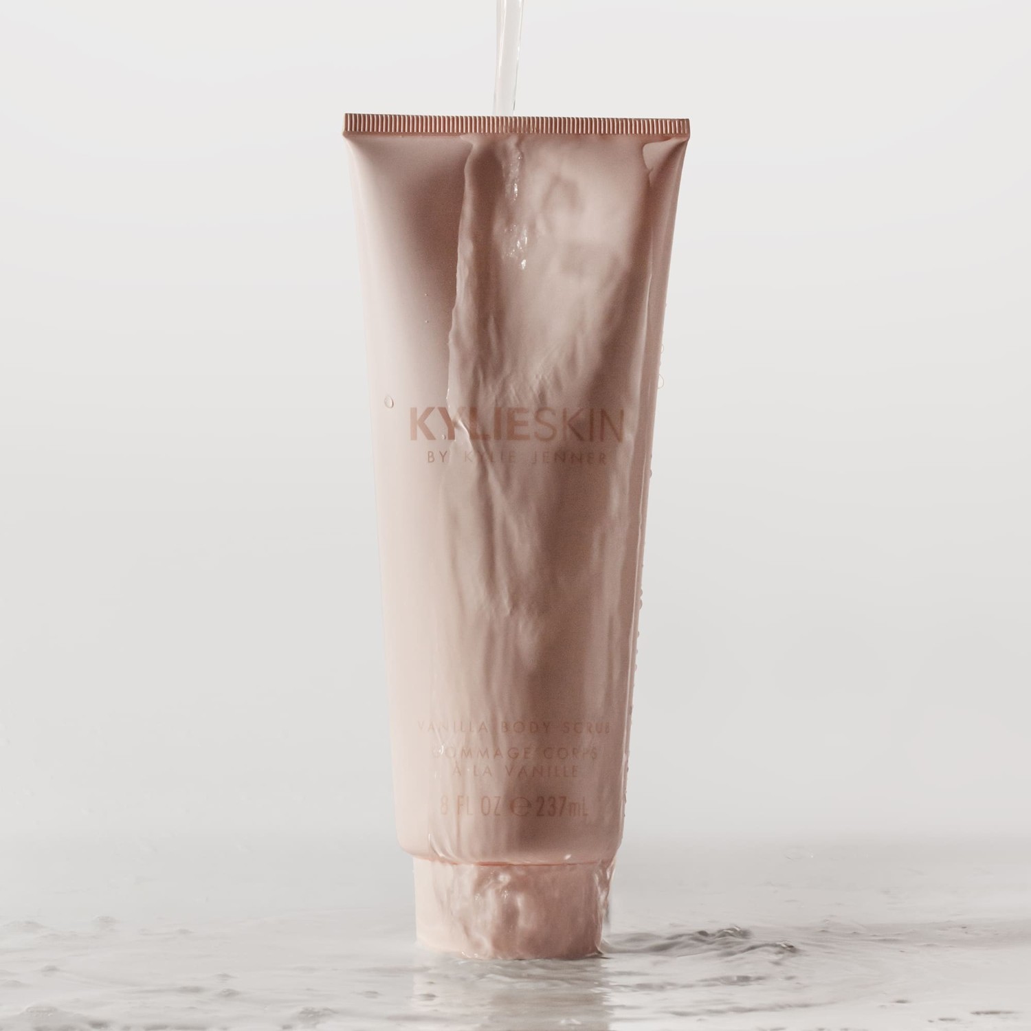 KYLIE SKIN vanilės kūno šveitiklis