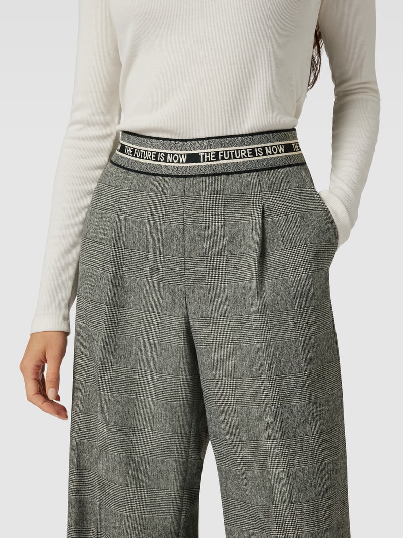 Hose mit Bundfalte Modell 'AVRIL PLEAT' in schwarz