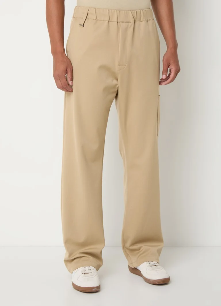 Volné chino kalhoty FLÂNEUR Atelier s prošívanou kapsou