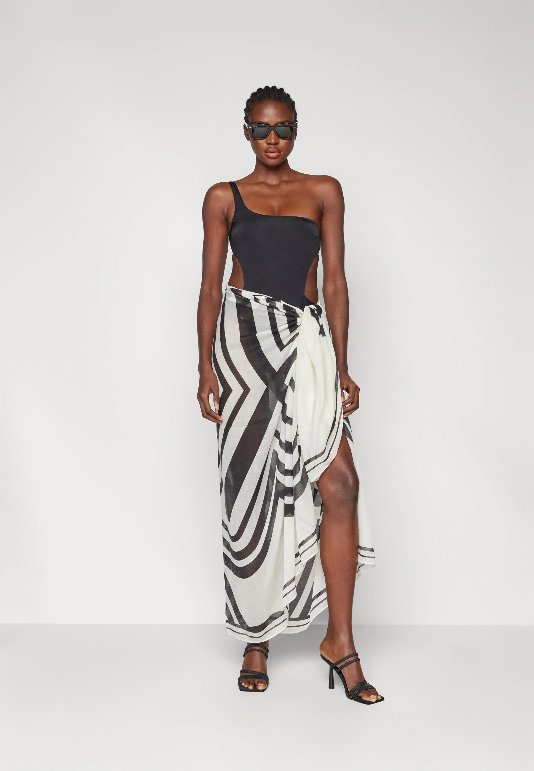 Triumph BEACH MYWEAR PAREO - Accesorio de playa