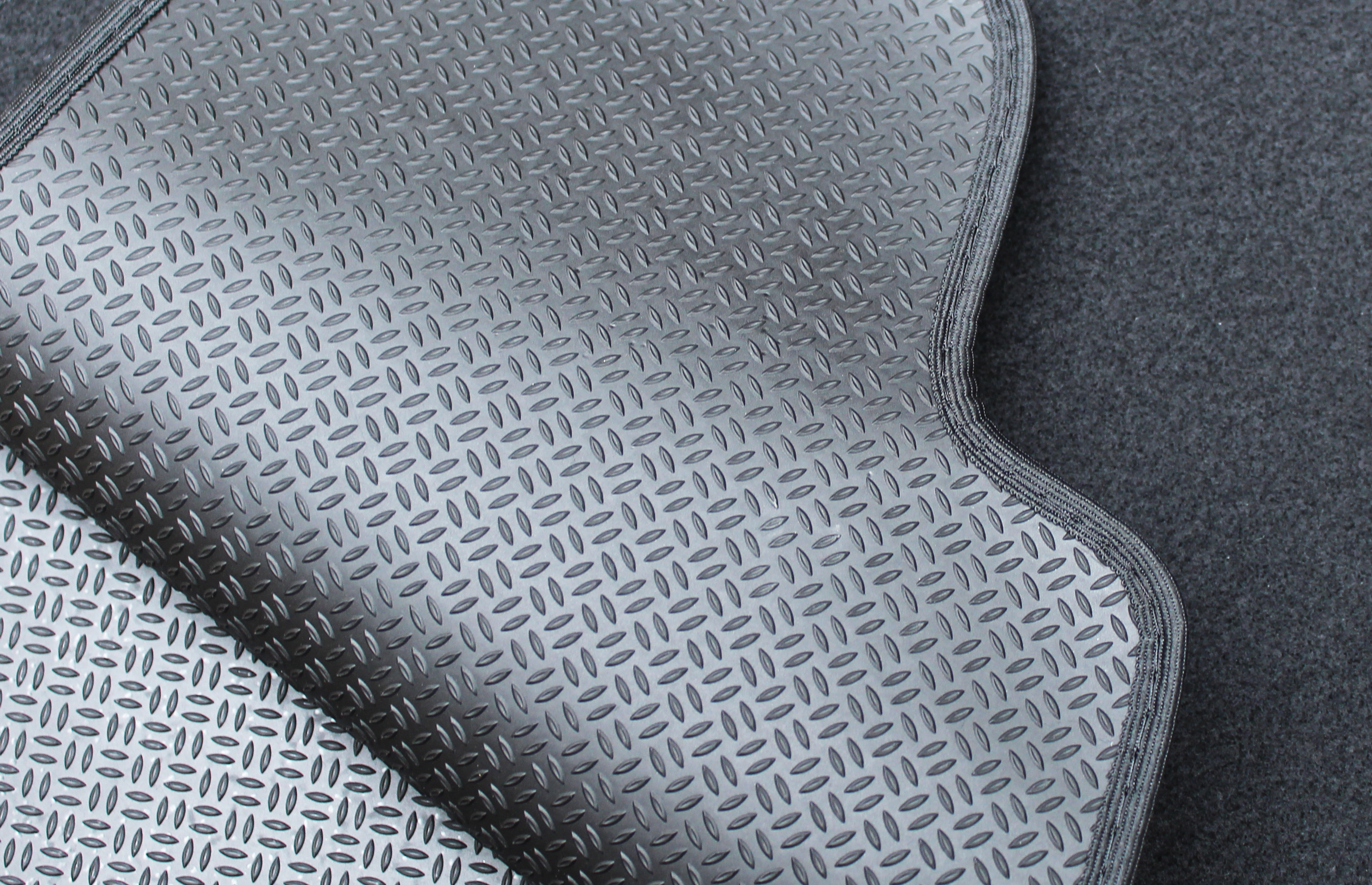 Wendbare universal-Fußmatten im 2-teiligen Set, Teppich und PVC, schwarz, von Norauto - ATU