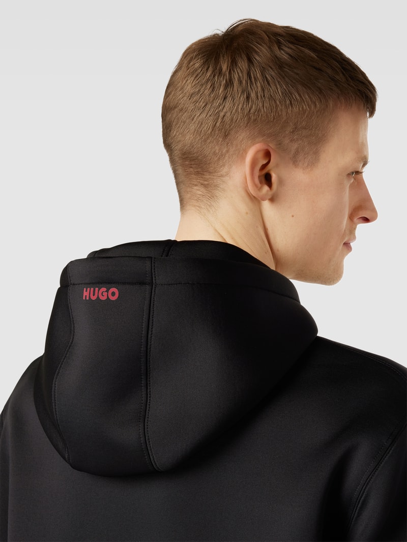 Hoodie mit Reißverschlusstasche am Arm Modell 'Diavol' in schwarz