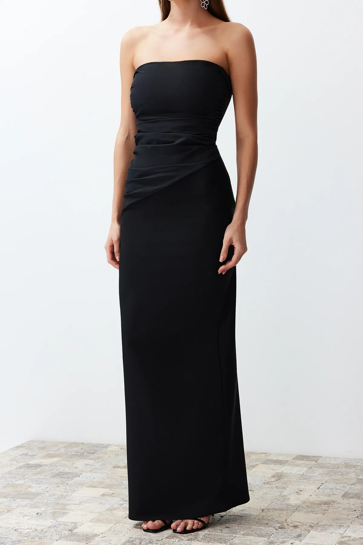 Trendyol Collection  Schwarzes, körperbetontes, gewebtes langes Abendkleid TPRSS24AE00053
