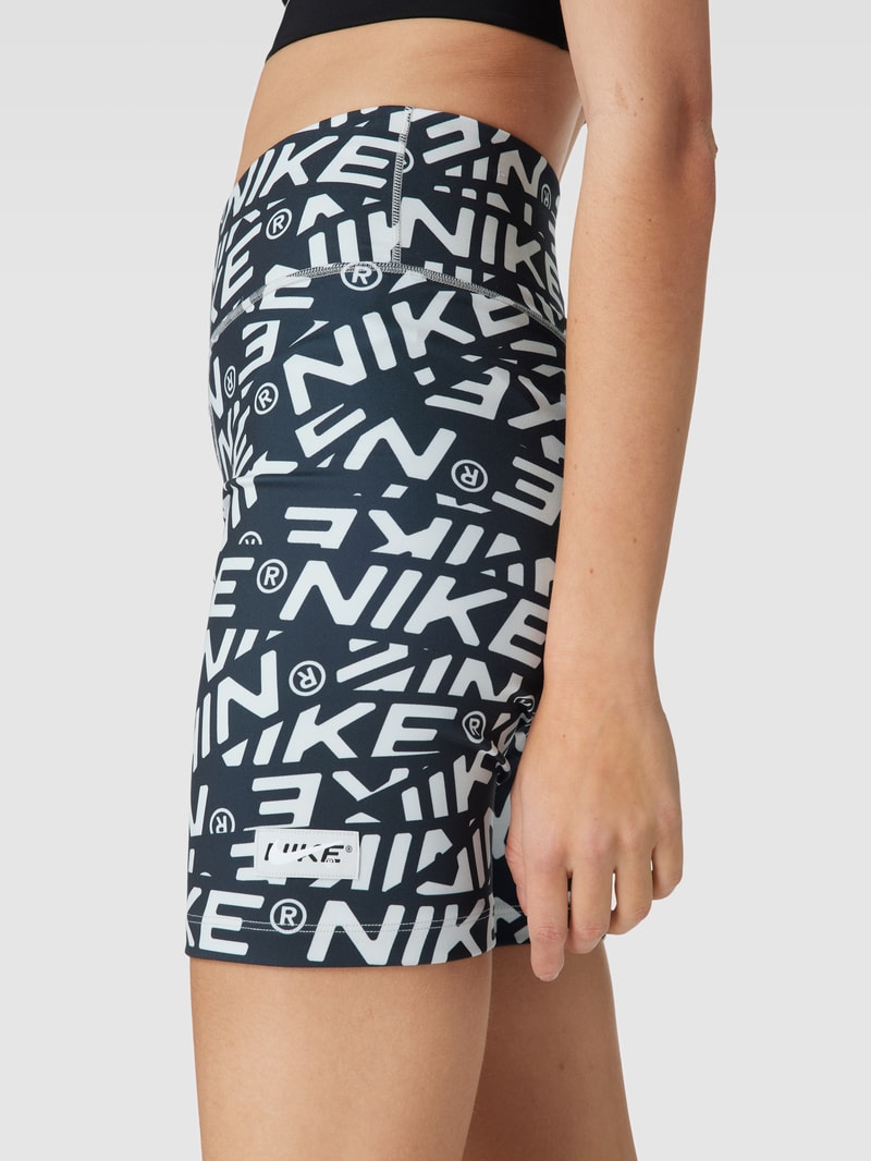 Radlerhose mit Allover-Print in schwarz