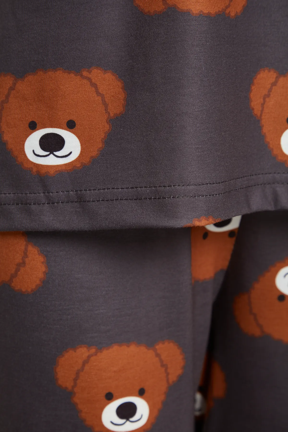 Trendyol Curve  Graues, gestricktes Pyjama-Set mit Teddybär-Muster TBBAW23AI00039