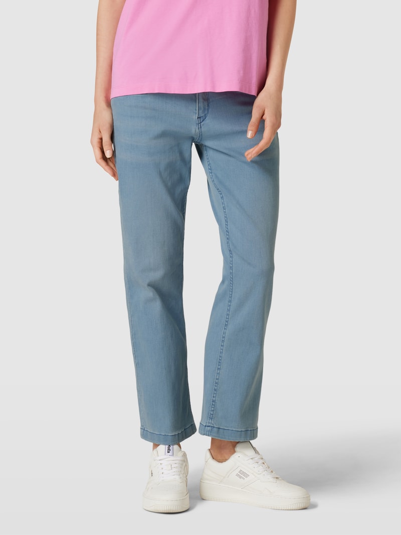 Jeans mit Label-Patch in hellblau