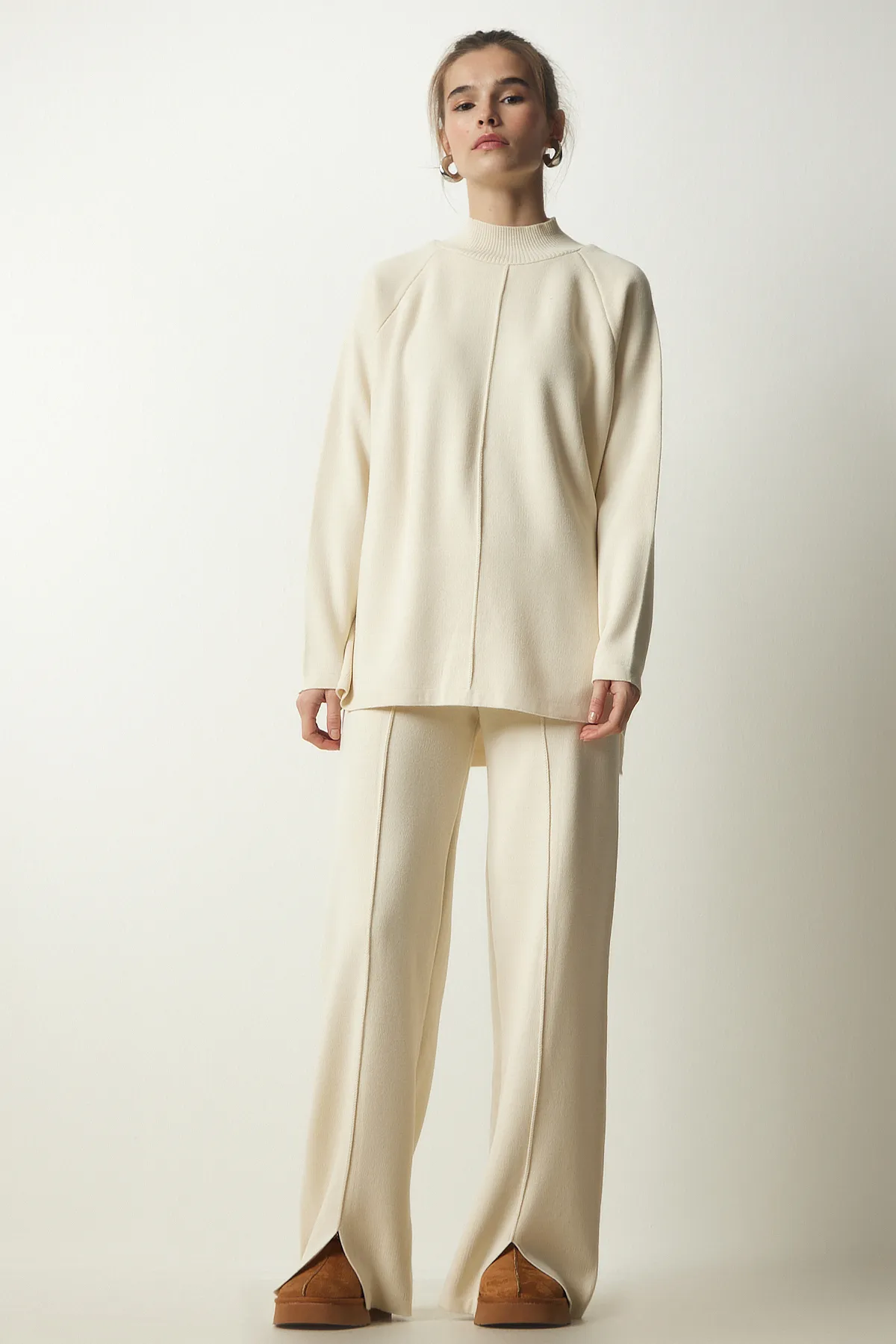 Happiness İstanbul  Stilvolles Strick-Sweatshirt-Hosen-Set für Damen in Creme MU00012