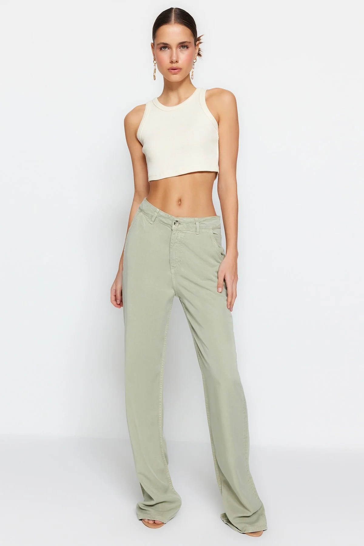 Trendyol Collection  Mintgrüne Jeans mit niedriger Taille und weitem Bein, 100 % Tencel™ TWOSS23JE00219