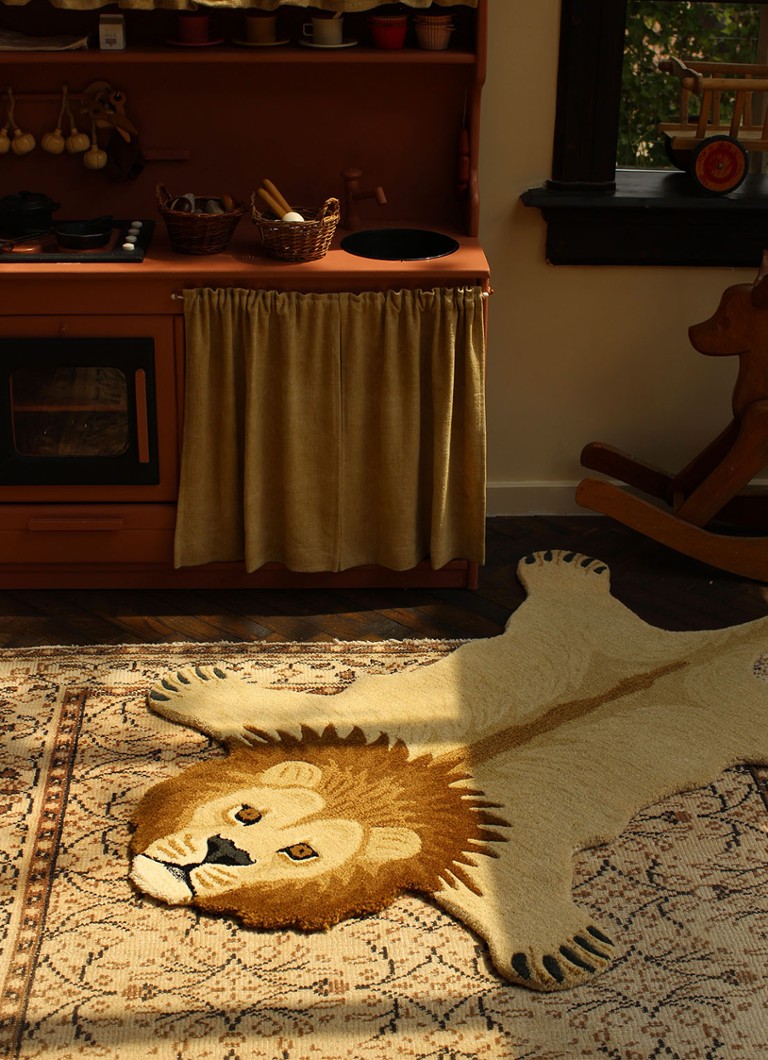 Doing Goods Moody Lion L szőnyeg 150 x 98 cm