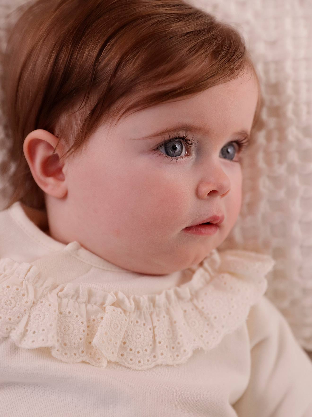 Vertbaudet Baby Sweatshirt mit besticktem Volant - wollweiß