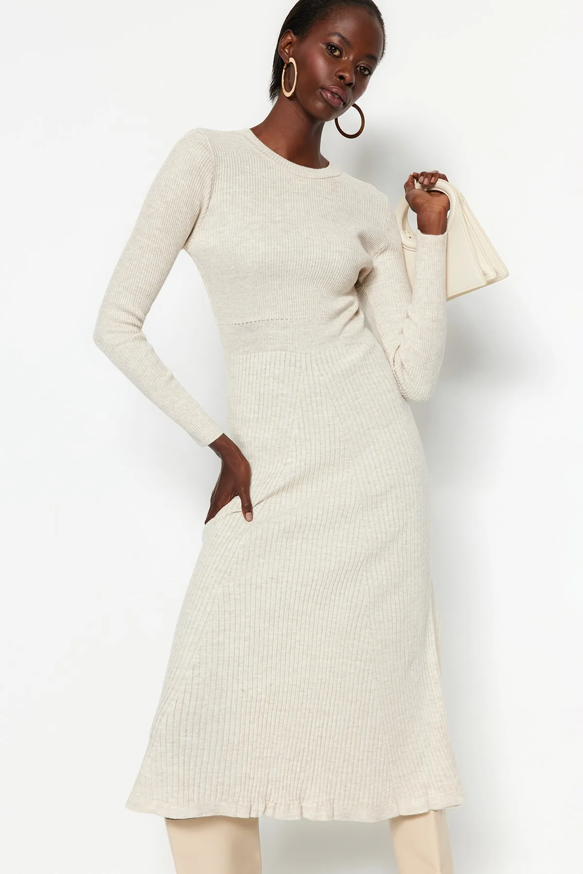 Trendyol Collection  Steinfarbenes Midi-Strickkleid mit Rundhalsausschnitt TWOAW21EL0422