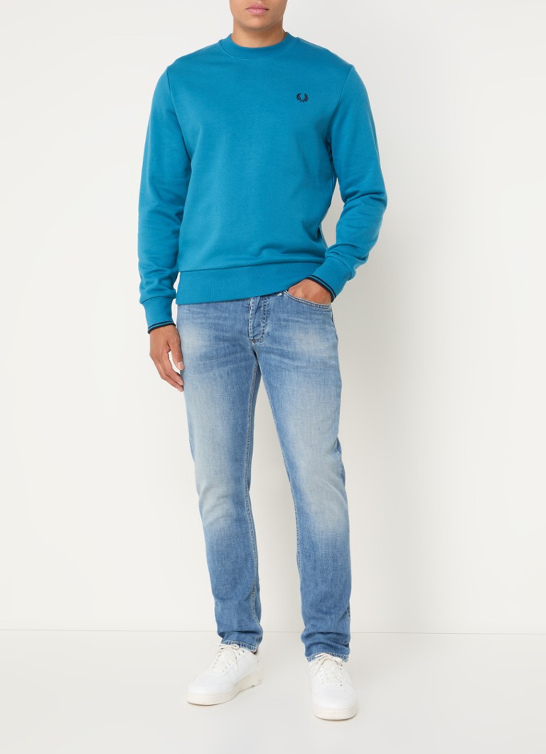 Sweter Fred Perry z okrągłym dekoltem i haftowanym logo