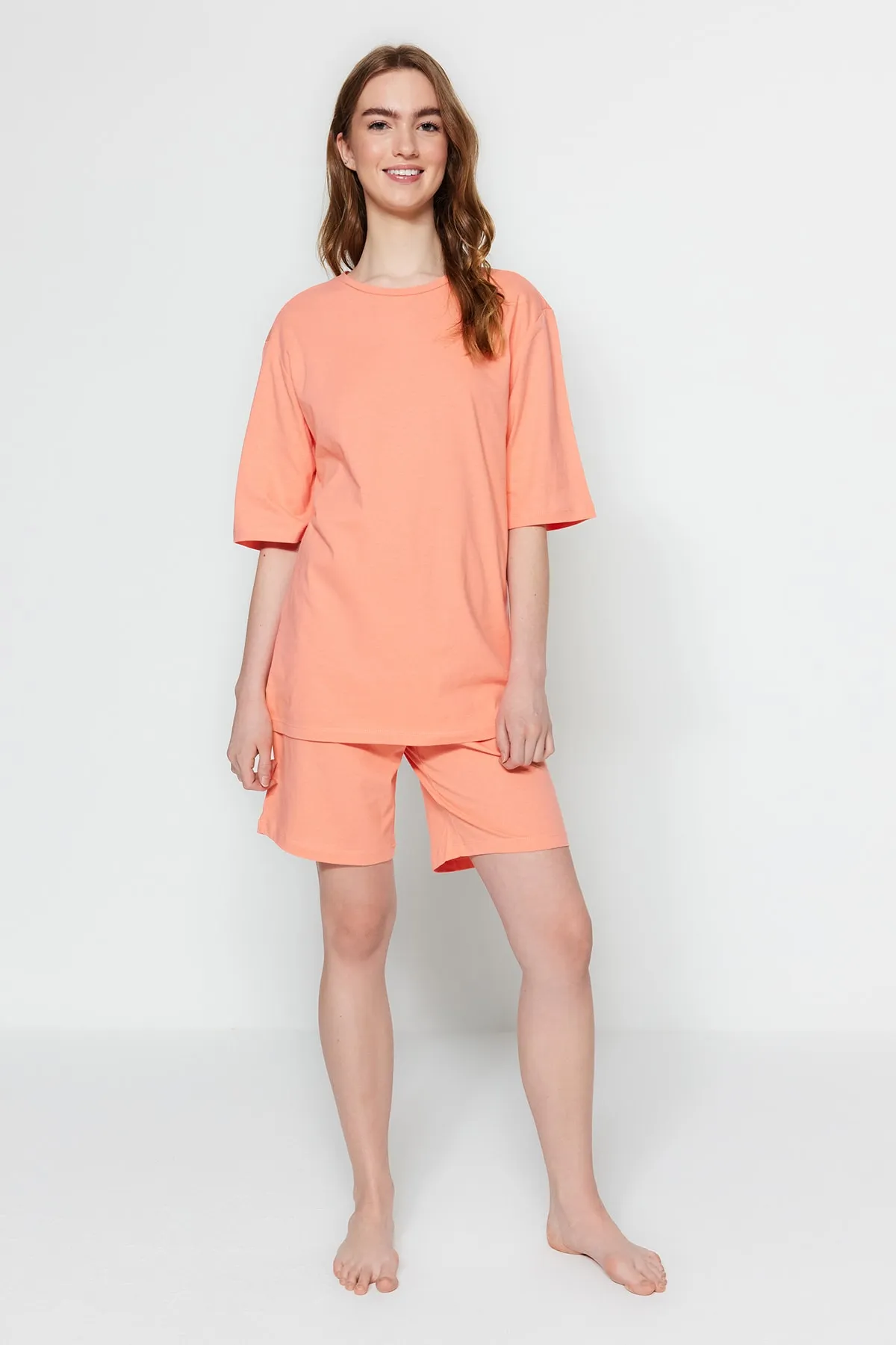 Trendyol Collection  Pfirsich Unisex 100 % Baumwolle Slogan bedrucktes T-Shirt-Shorts-Strick-Pyjama-Set THMSS22PT0694