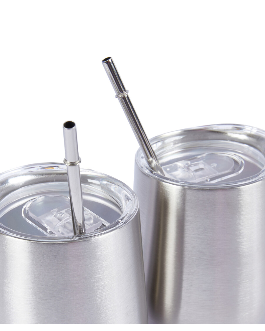 Trinkbecher mit Strohhalm