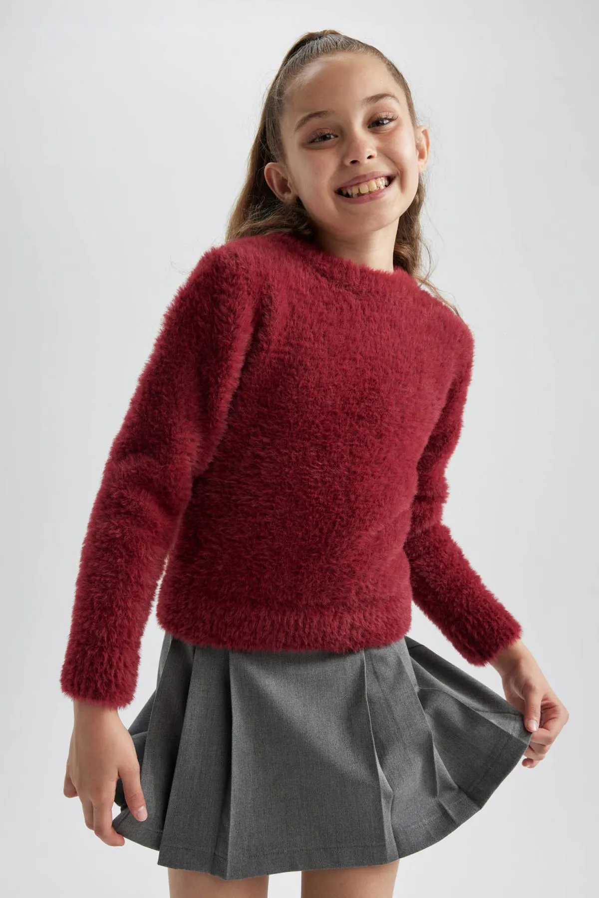 DeFacto  Strickpullover für Mädchen mit normaler Passform und Rundhalsausschnitt