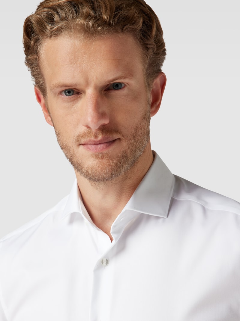 Slim Fit Business-Hemd mit Haifischkragen in weiß