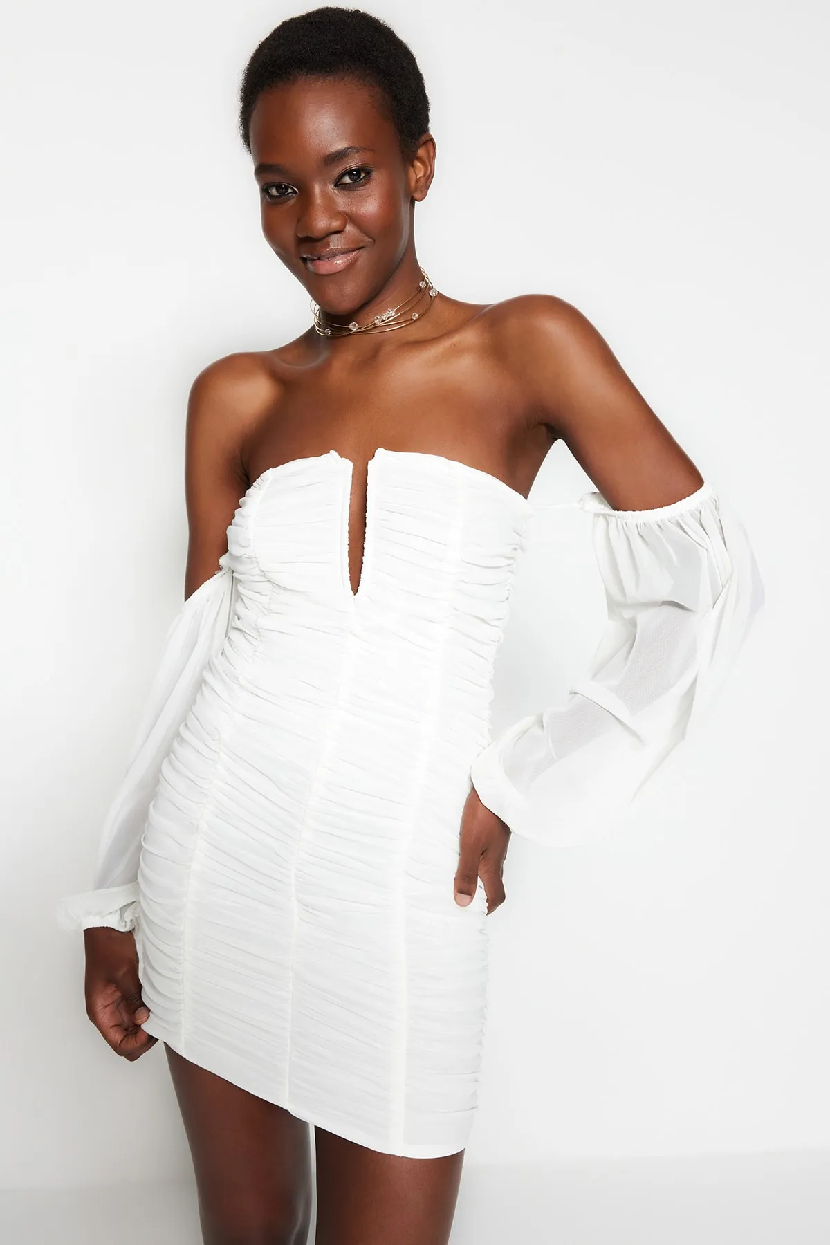Trendyol Collection  Ecru, figurbetontes, gefüttertes Tüll-Brautabendkleid TPRSS23EL00189