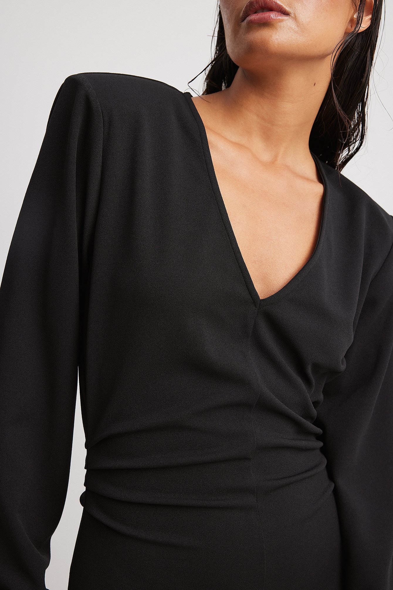 Maxikleid mit markierten Schultern