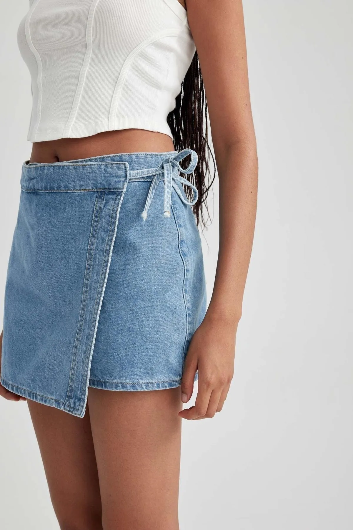 DeFacto  Jeans-Minishortsrock mit normaler Taille B2483ax23hs