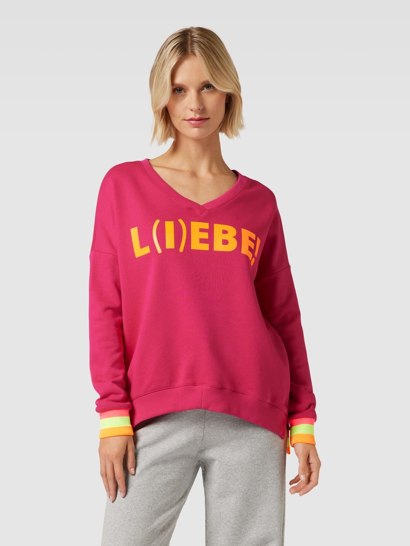 Sweatshirt mit Statement-Print Modell 'L(I)EBE!' in fuchsia