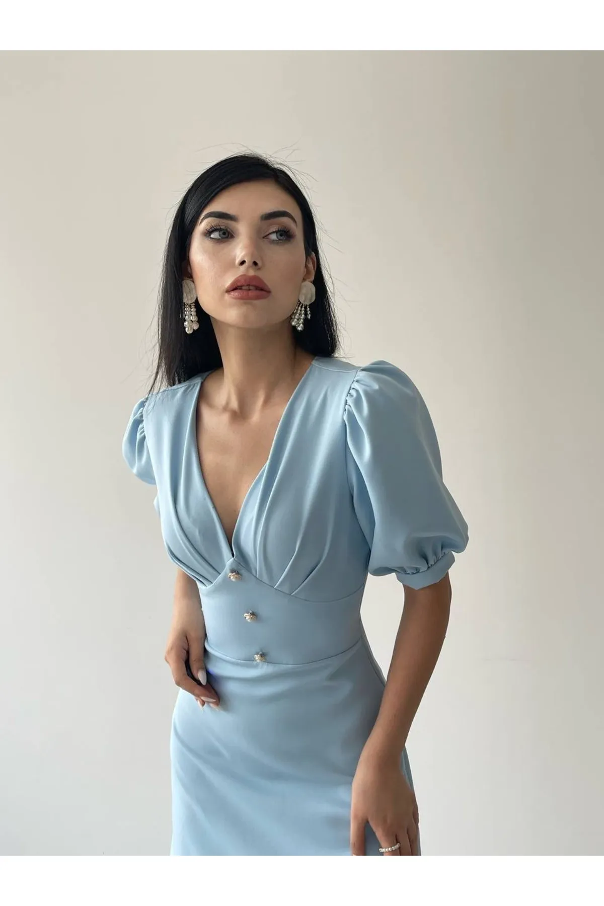 SONREİR  KLEID IN MIDI-LÄNGE MIT BALLONÄRMELN, KNOPFDETAILS VORNE