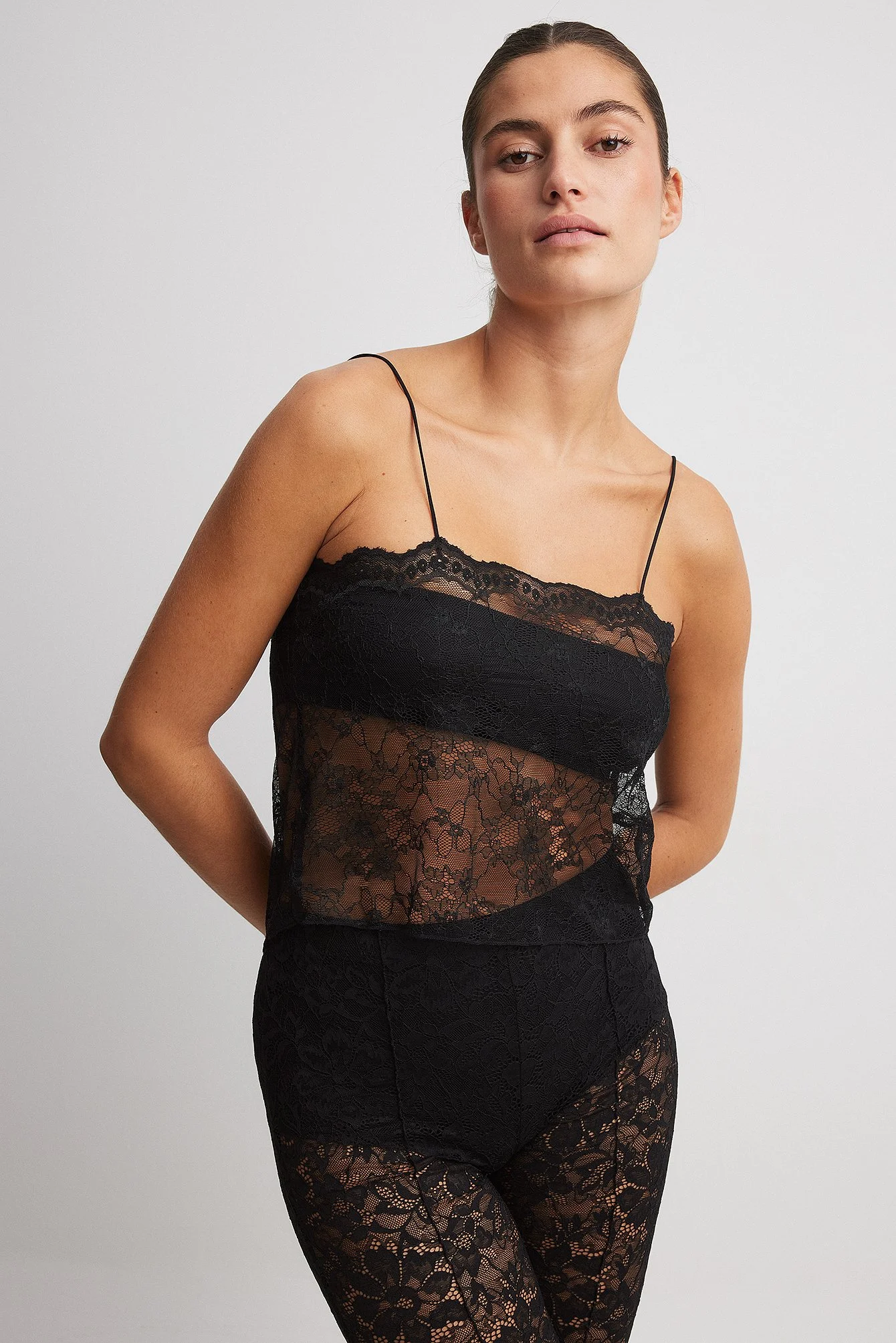 Singlet mit dünnen Trägern und Spitze