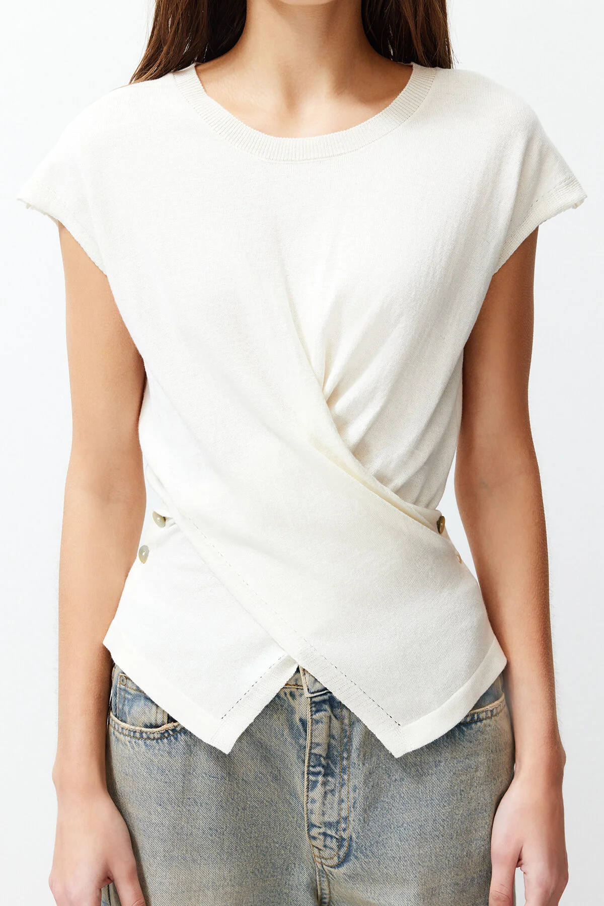 Trendyol Collection  Strickbluse in Ecru-Baumwoll-T-Shirt-Optik TWOSS24BZ00266