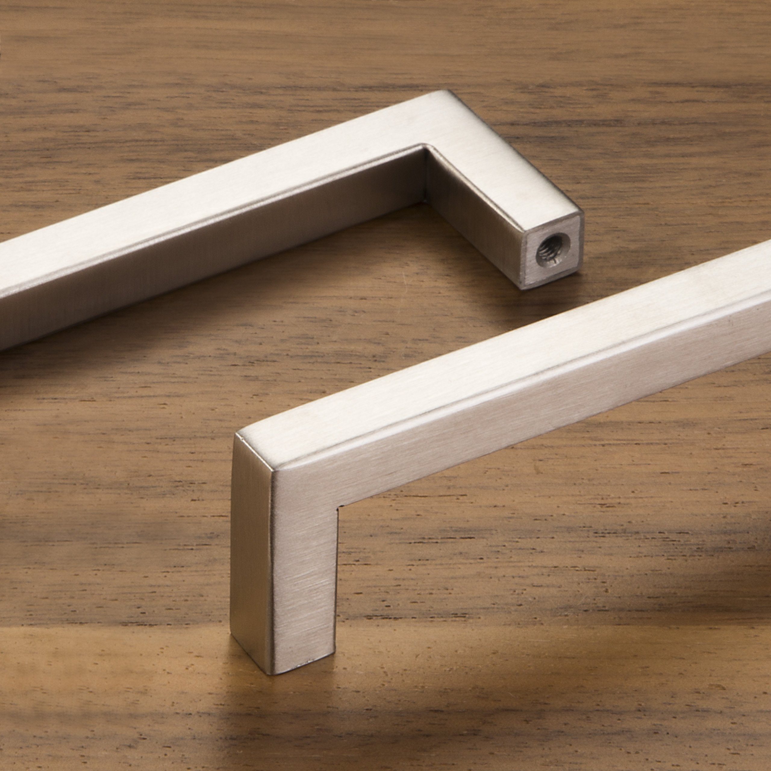 SO-TECH® Möbelgriff Stangengriff E8 Edelstahl 10 x 10 mm BA 64 - 736 mm, Griff Schrankgriff Schubladengriff - incl. Schrauben