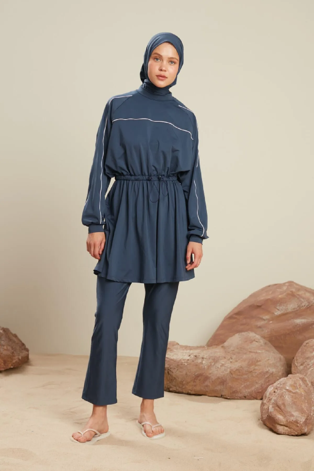 Manuka  HIJAB-BADEHOSE MIT GERADE BEIN, MARINEBLAU